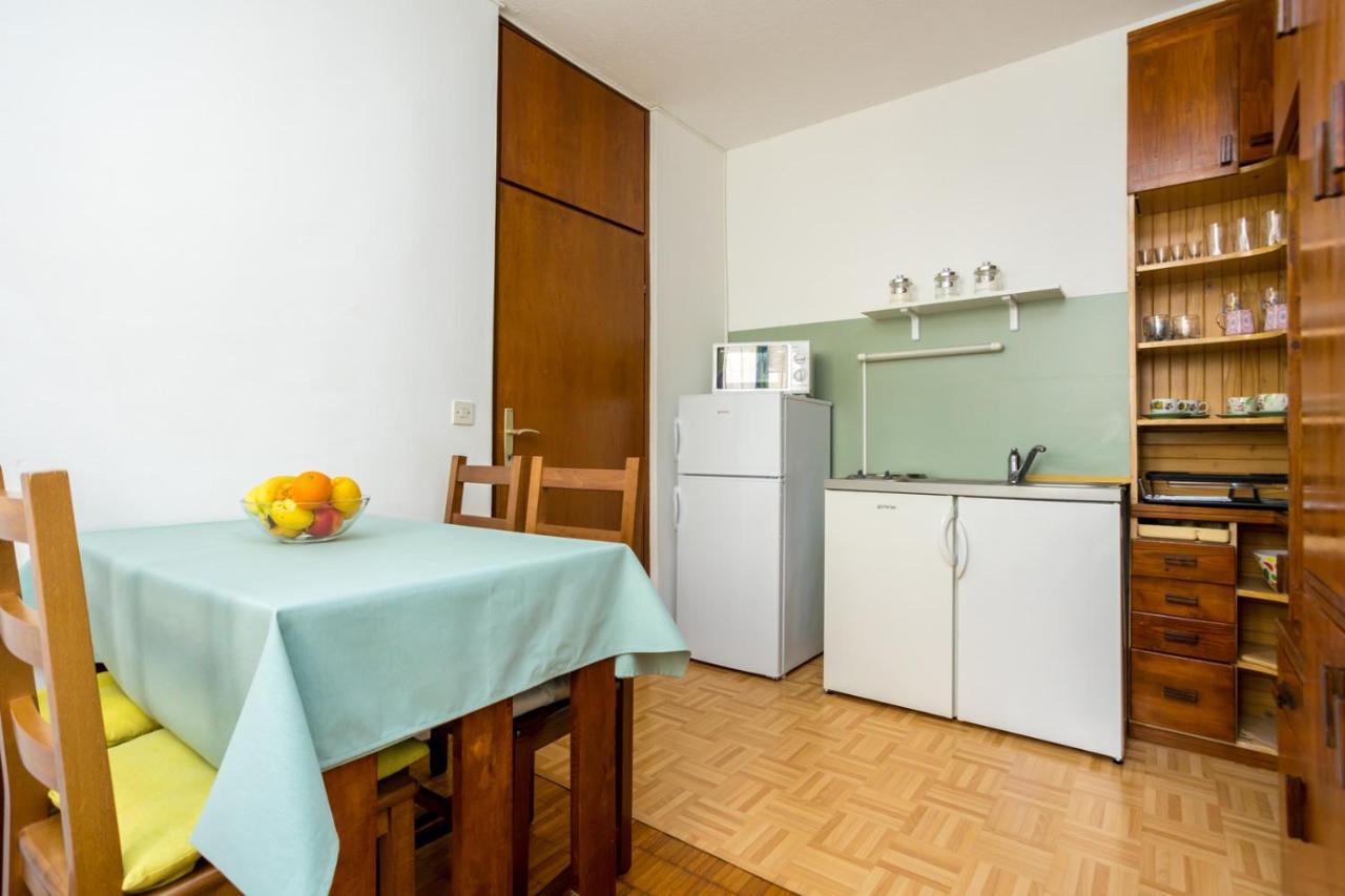 Apartment Jakovac By El-Pi Tours Njivice Extérieur photo