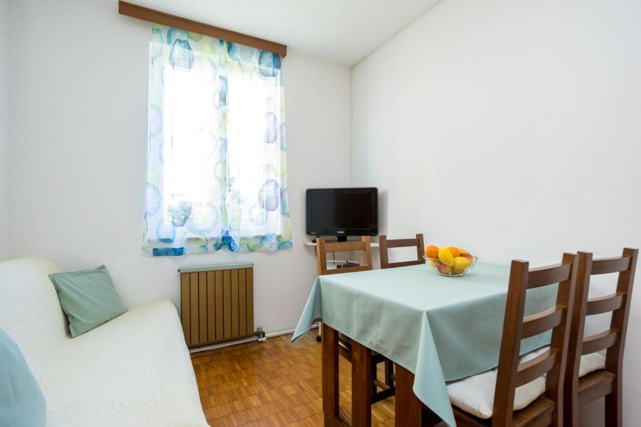 Apartment Jakovac By El-Pi Tours Njivice Extérieur photo