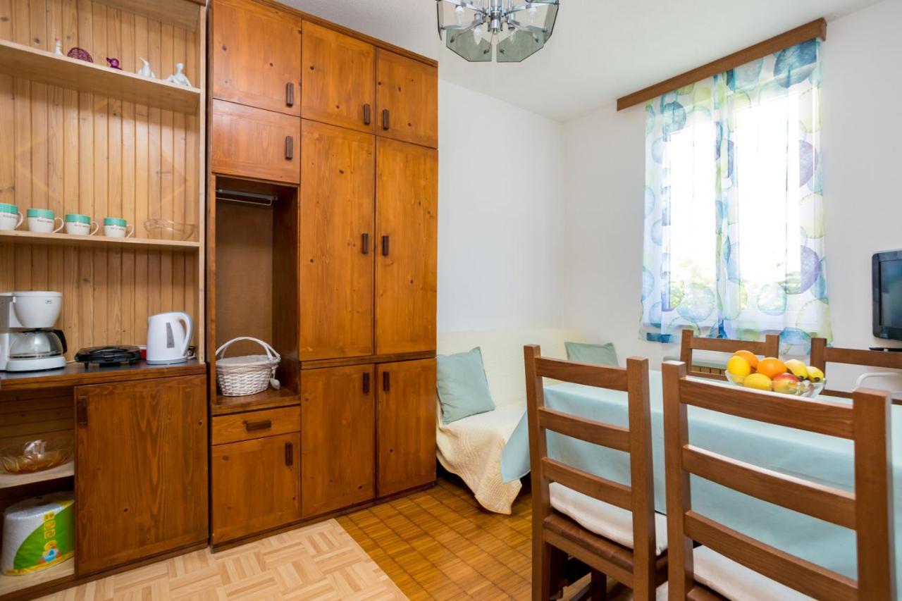 Apartment Jakovac By El-Pi Tours Njivice Extérieur photo